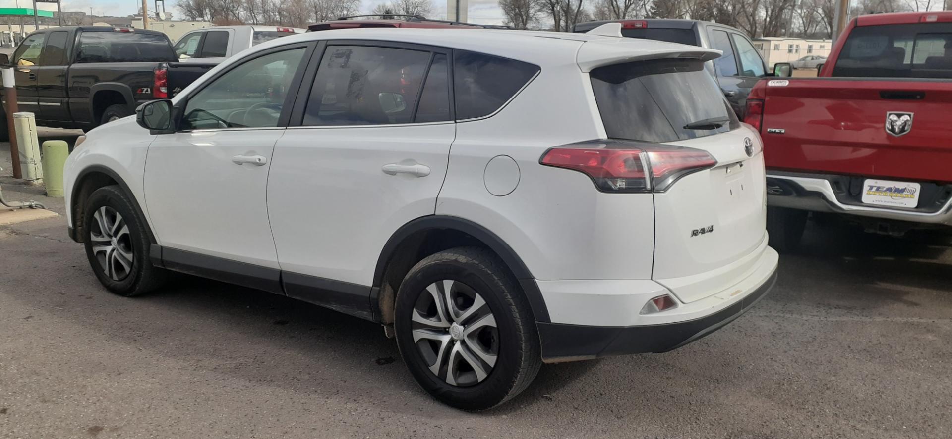 2018 Toyota RAV4 (2T3BFREV4JW) , located at 2015 Cambell Street, Rapid City, SD, 57701, (605) 342-8326, 44.066433, -103.191772 - CARFAX AVAILABLE - Photo#2